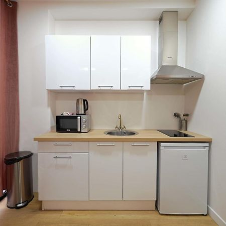 Modern Renovated Studio With A Touch Of Gilded Glamour Central Paris Apartment Bagian luar foto