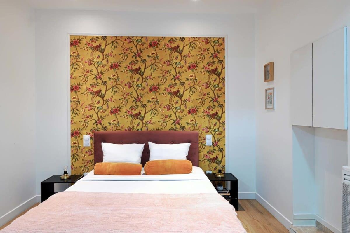Modern Renovated Studio With A Touch Of Gilded Glamour Central Paris Apartment Bagian luar foto